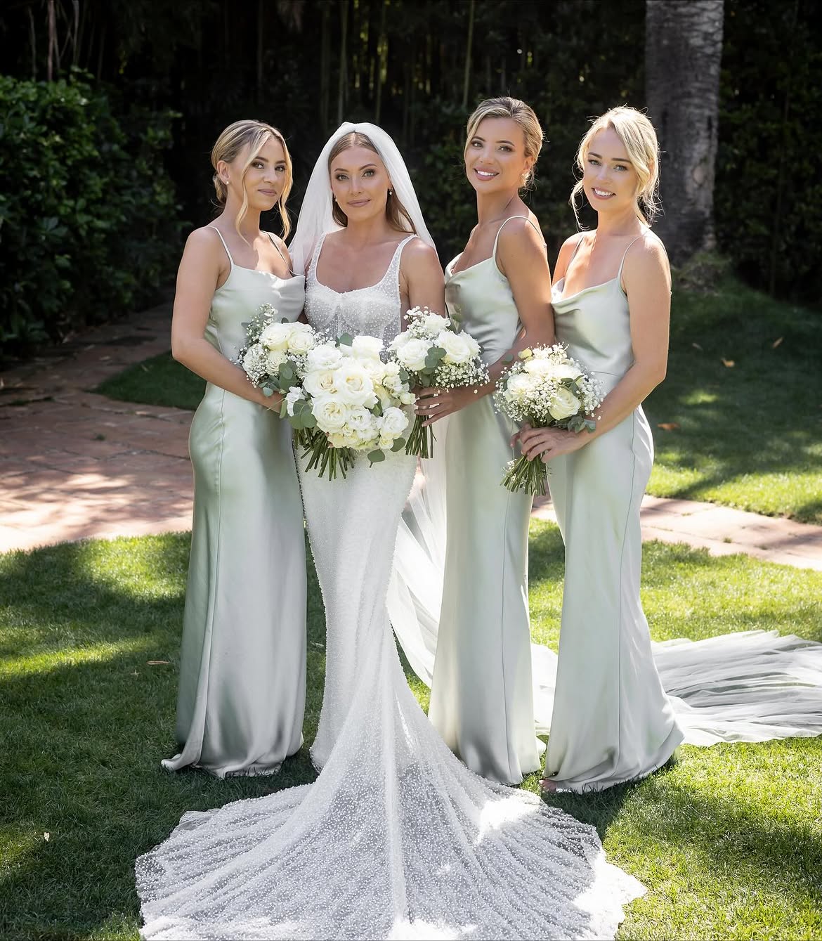 Take a glance through the beautiful wedding of Mollie & Mark — full of heart, elegance, and thou (2)